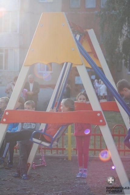 У Луцьку – новий дитячий майданчик. ФОТО